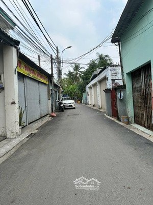 chính chủ bán gấp lô đất sát mặt tiền ql13