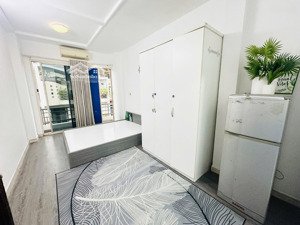 cho thuê phòng có ban công, 22m2, full nội thất - ngay đường 3/2 q10, gần toà nhà viettel