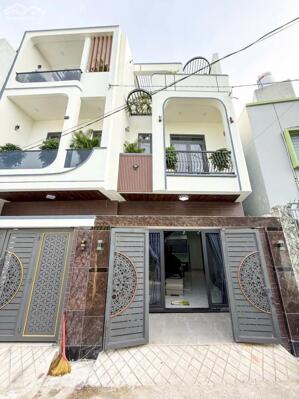 BÁN GẤP NHÀ LẦU HIỆN ĐẠI SỔ HỒNG RIÊNG NGAY TRUNG TÂM CHỈ 700TR NHẬN NHÀ NGAY