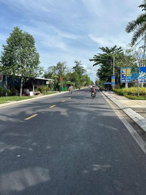 kẹt tiền. bán gấp đất nền có 50m2 đất ở đô thị tại thị trấn thạnh phú. gần nhà nghỉ 68