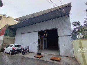 cho thuê kho đường tây mỗ, nam từ liêm, hn. dt 240m, cao 7m, mái tôn trống nóng. giá 14tr/th