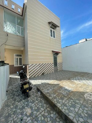 cho thuê nhà nguyên căn, diện tích sàn 100m2 (1 trệt 1 lầu)