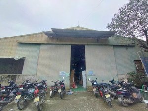 cho thuê kho đường xuân phương, nam từ liêm. dt 550m, cao 7m, có điện 3fa, công đỗ cửa. giá 80k/m2