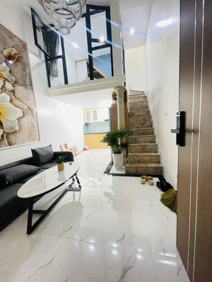 bán nhà tân mai: 30m2/ 4 tầng/ 3 phòng ngủ/ giá 3,98 tỷ. full nội thất