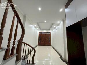 Cần bán 30m2 nhà 5 tầng ngõ 80/1 Hoa Lâm. Ngay gần chợ, trường học các cấp, siêu thị Big C