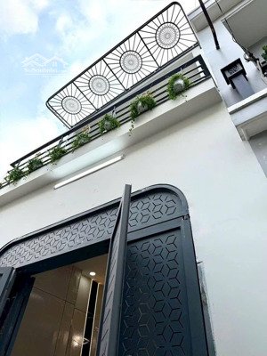 chỉ nhỉnh 4ty có nhà shr 4x12 1lầu sát cinema nguyễn văn quá p.đông hưng thuận q12 gần trường chinh