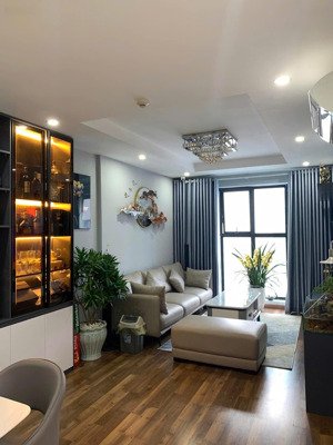 cần bán căn 2pn tầng 10 the garden hills giá 6,3 tỷ 65 m2, trần bình.