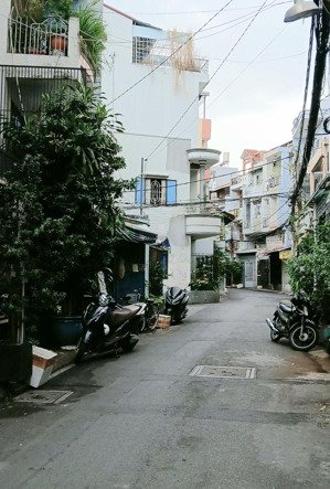 ngay nguyễn trọng tuyển, gần công viên hoàng văn thụ, 50m2, 5 tầng, hơn 8tỷ