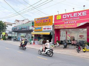 bán nhà đỗ xuân hợp dt 6,5mx22m, xây dựng 1 hầm 5 tầng, đường nhựa xe hơi tránh giá 10,x tỷ