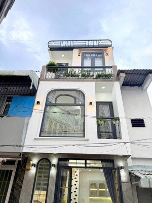 bán gấp nhà võ văn tần p.5 q.3 dt: 40,7m2 1 trệt 2 lầu phong thủy tốt tiện kinh doanh