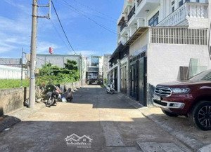 nhà sân xe hơi đường 7m 1 sẹc hiệp bình, gần trung tâm thương mại gigamall phạm văn đồng