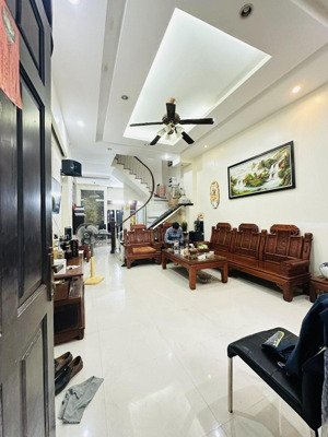 trước nhà ô tô tránh võ chí công, 59m2, mt 4m, 18.5 tỷ, ngõ thông, giá đầu tư, đầu hoàng quốc việt.