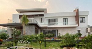 nhà biệt thự vườn, hồ bơi gia đình, khu vườn hồng, vườn rau sạch