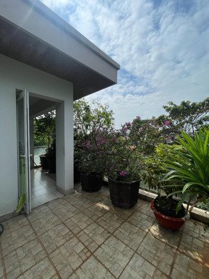 bán gấp biệt thự ven sông kdc conic 13b.diện tích 13x20 gồm 1 trệt 2 lầu áp mái.giá 21ty tl