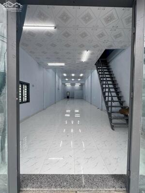  ̂ - ̀ Đường - Mẹ Thứ - Hoà Xuân •DT: 85m2 •Thông Suốt - 1 WC