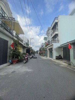 hiếm có-đường to, diện tích lớn, nhà đẹp đón tết-giá nghe là muốn mua ngay.
chỉ: 6.8 tỷ nhà 4 tâng