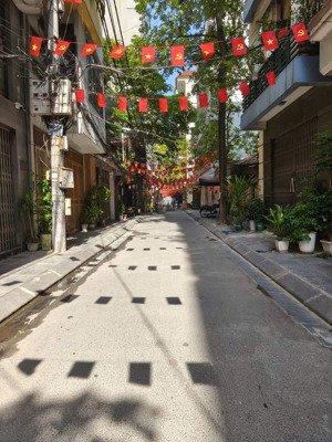 nhà trường chinh - đối diện ngã tư sở - ngõ thông bàn cờ - ô tô đỗ cửa - 50m2, mặt tiền 4m