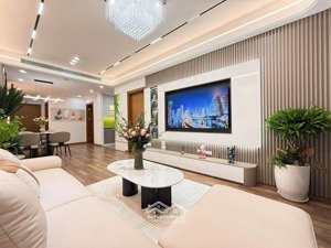 cho thuê cc vinhomes metropolis - liễu giai, 42 triệu, căn góc 120m2, 3pn đủ đồ, giá thuê ưu đãi