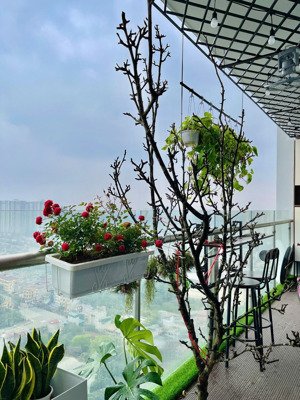 tòa mới golden tower 275 nguyễn trãi. căn 3pn 130m2, tầng trung full nội thất mới, sđcc giá 14.5 tỷ