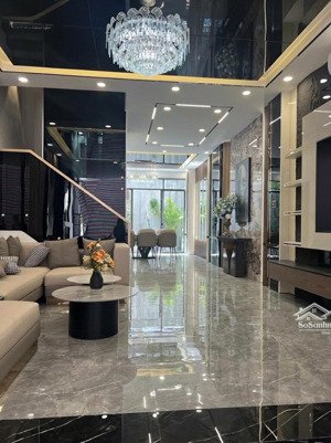 nhà mới đón tết, thang máy, mặt tiền phú mỹ hưng quận 7