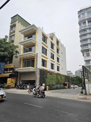 cho thuê nhà mặt phố nguyễn chí thanh, đống đa 120m2 x 3 tầng, mt 8m làm nhà hàng, cafe, showrom