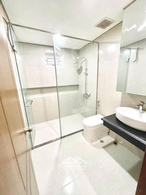 bán căn hộ chung cư vimeco nguyễn chánh 151m² gồm 4 ngủ. ban công đông nam