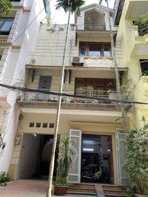 cho thuê nhà riêng tại 125/1 phố trung kính, 83m2, 5pn, 4wc, giá tốt!