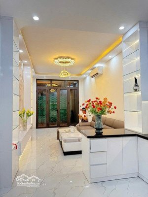 bán nhà hoàng cầu - nguyễn phúc lai - 45m - 5 tầng thang máy - 12 tỷ 3 full nội thất - cực gần ôtô