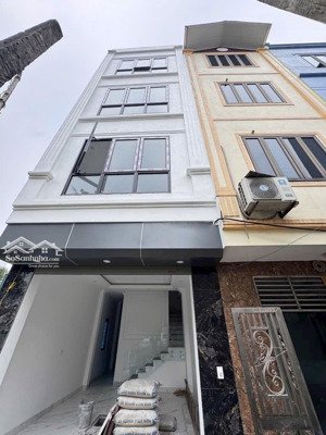 nhà xây mới thang máy ngõ rộng phú lương, hà đông.
dt 44m2, giá 6,9 tỷ