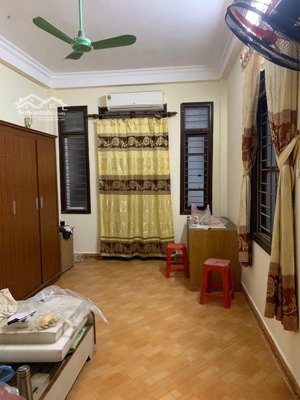 cho thuê nhà mặt ngõ 245 định công 30m2 4 tầng 3pn khép kín oto chạy qua nhà 9.5tr/1 tháng