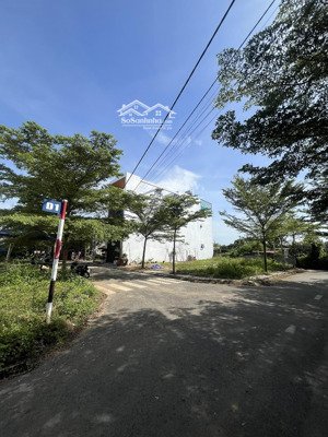 lô cuối 100m2 gần ngã tư tân triều