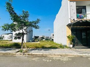 gia đình cần bán đất mặt tiền ở kcn tây bắc thành phố hồ chí minh. thuận tiện xây nhà và kinh doanh