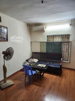 cho thuê nhà tập thể ngõ 46 phạm ngọc thạch dt80m, 3pn, giá 8 tr/th.