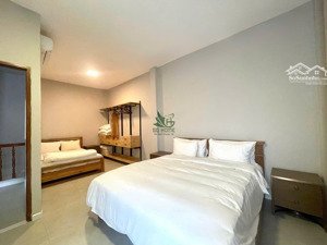 cho thuê nhà 2 tầng có sân rộng ôm góc full nội thất trung tâm nha trang giá 25 triệu/ tháng