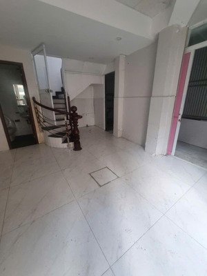 cho thuê nhà mặt tiền đường trần văn đang, p9, q3, thích hợp ở và kinh doanh