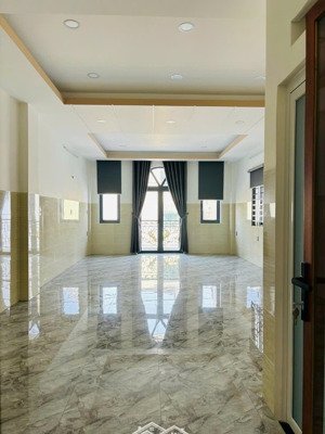 văn phòng 63m2 giá 9 triệu/tháng khu phan xích long, p7, phú nhuận