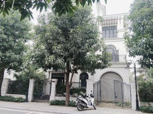 bán gấp biệt thự đơn lập ngọc trai 18 ocean park 1 gia lâm view sông 298m2*3t* mặt tiền 16,5m