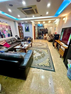 chính chủ cần bán nhà mặt phố hàng nón quận hoàn kiếm ,dt 35m x 5 tầng, kd sầm uất, vỉa hè rộng