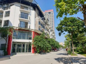 cần tiền bán gấp căn shophouse 76,3m, hoàn thiện mặt ngoài, sổ đỏ cất két