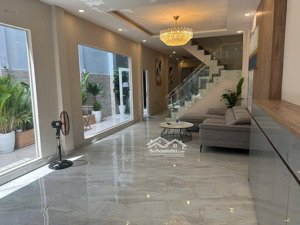 ngộp bank giảm sâu 2 tỷ bán gấp nhà hxh ngay võ văn tần, q3 dt:4,4x16m 5 tầng giảm còn 14,7 tỷ tl