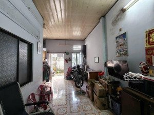 bán nhà 80m2, ngang 6m, diện tích lớn thoải mái để xe, sổ riêng. 4.5 tỷ thương lượng