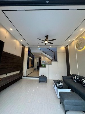 cần bán nhà 3 tầng đường văn tiến dũng - đối diện công viên