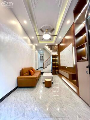 Nhà mới 32m2* 4.5 tầng* 12.5 tỷ- Thang Máy- Oto đỗ cửa- Phố Bà Triệu- P. Quang Trung- Q. Hà Đông.