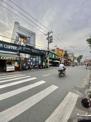 mt lê đức thọ bề ngang 4,5m cn đủ 120m2. nở hậu 4,8m. nhà cấp 4 đct kiot 25tr/tháng. giá 15 tỷ!