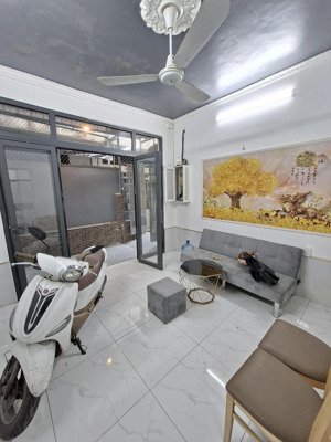 cho thuê phòng 35m2 (3.7 x 9.5), chỉ 6.5tr tại tân bình