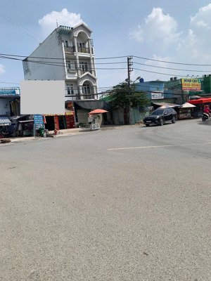 nhà 4 tầng giá rẻ - mặt tiền kinh doanh -108m( 5.4m x 20m) mt 20m . gần chợ thạnh xuân. cần bán gấp