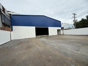 cho thuê đất có nhà tiền chế 600m2.giá 185triệu/tháng