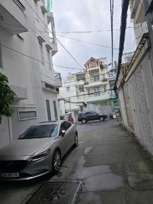 mặt tiền hẻm xe ôtô 4 chỗ quay đầu. 2 tầng 3pn 2 wc gần vincom võ thị nhờ giá chỉ 6.3 tỷ