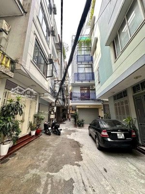 ngay đại học công nghiệp-phố nhổn ô tô đỗ cửa-vị trí đi lại thuận tiện-chủ thiện chí bán nhanh