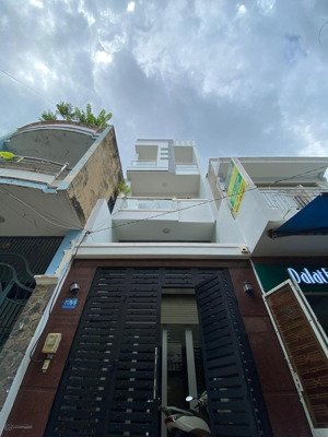 sát mặt tiền,hxh, nhà mới xây 2023 kết cấu 4 tầng, nguyễn đình chính, dt 4x13,5m, giá 11,9 tỷ tl.